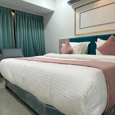 Hotel The Vital Сурат Екстериор снимка