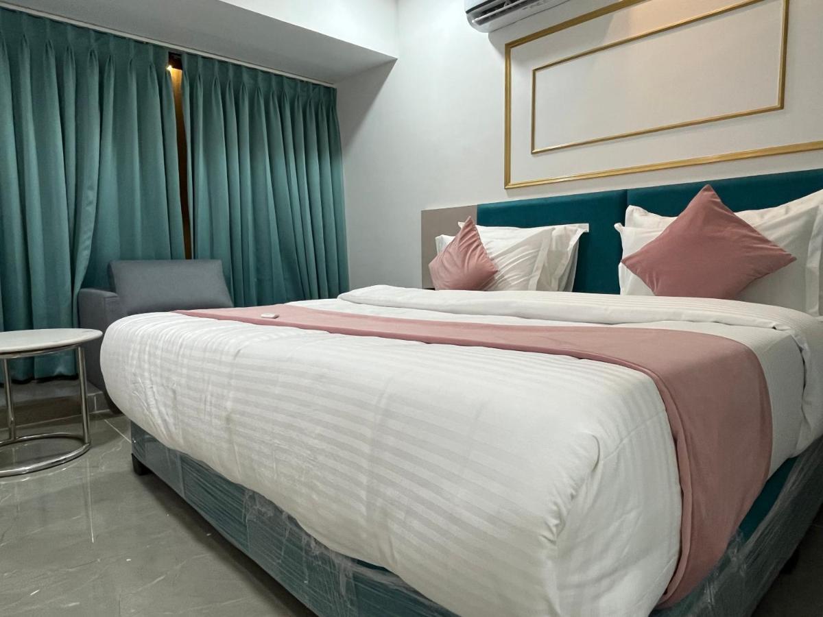 Hotel The Vital Сурат Екстериор снимка