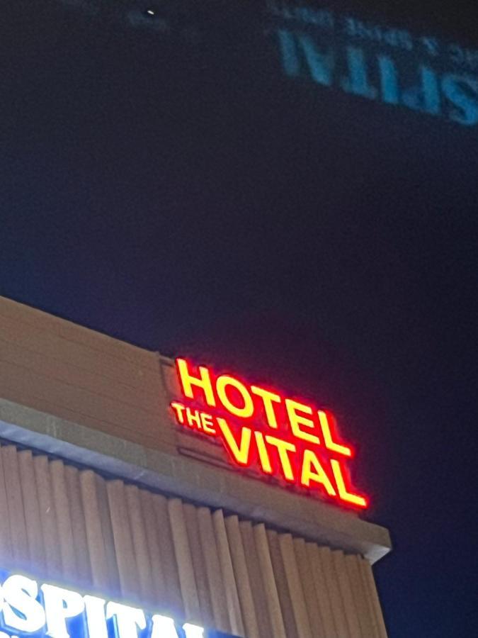 Hotel The Vital Сурат Екстериор снимка