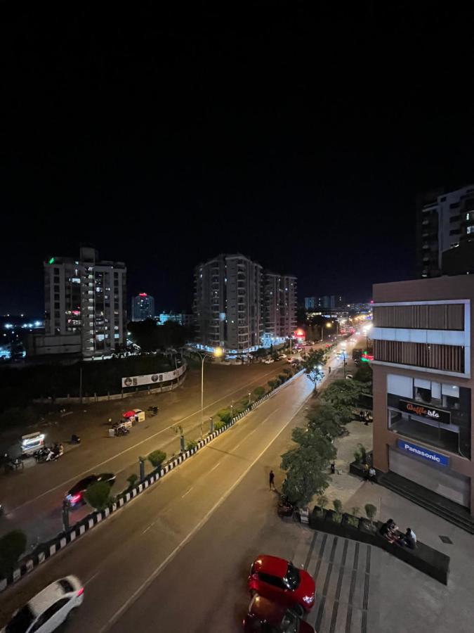 Hotel The Vital Сурат Екстериор снимка
