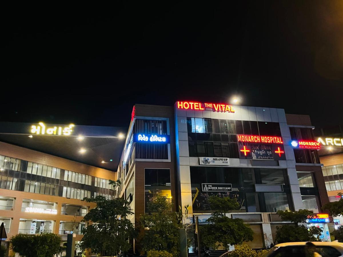 Hotel The Vital Сурат Екстериор снимка