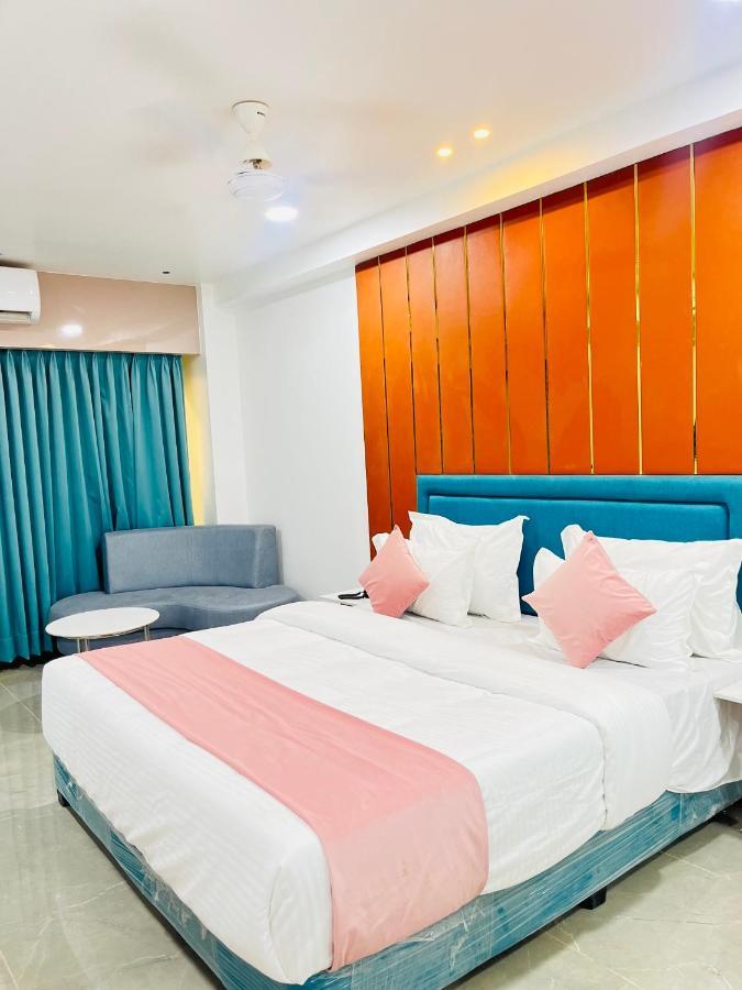 Hotel The Vital Сурат Екстериор снимка
