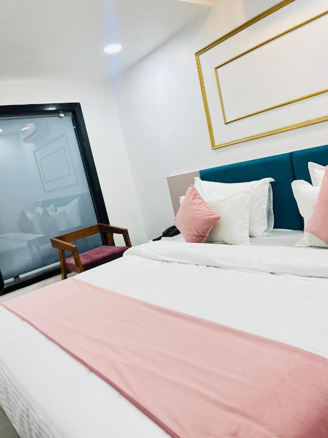 Hotel The Vital Сурат Екстериор снимка