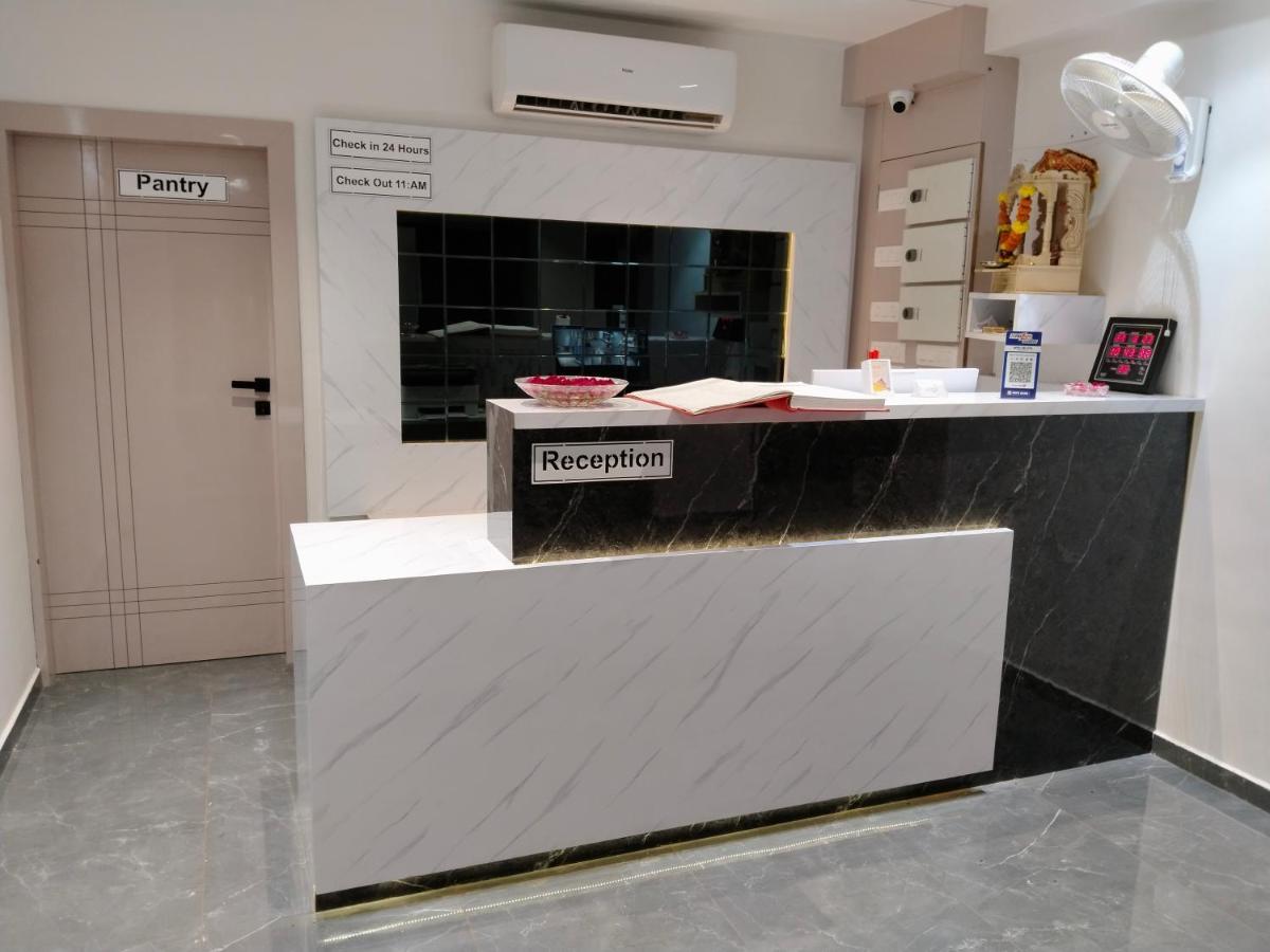 Hotel The Vital Сурат Екстериор снимка